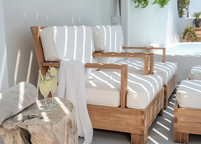 Willa Native Eco Imerovigli (Santorini)