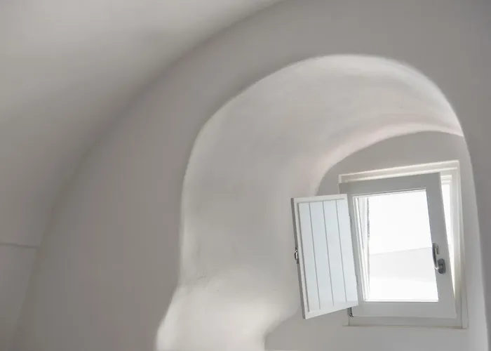 Native Eco Imerovigli (Santorini)